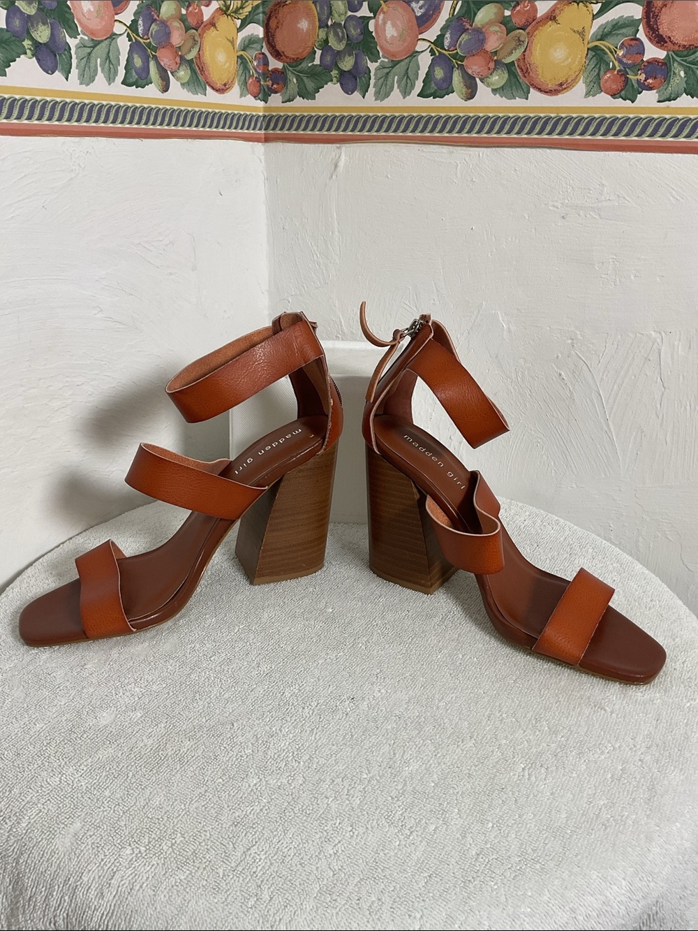 Madden Girl Clyde Cognac Tan Strappy Stacked Block Heel Sandals Size 9.5M - Picture 3 of 12
